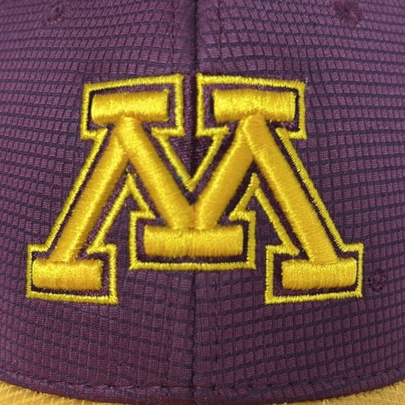 Minnesota Golden Gophers ball cap
Ski-U-Mah! - Picture 4 of 13
